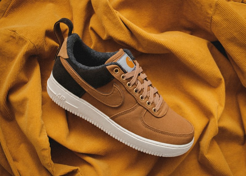 Sepatu Sneakers Low Top Kasual Putih