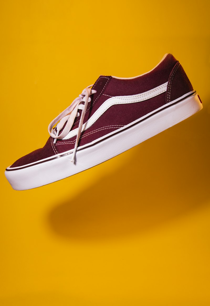 Sepatu Slip-On Canvas Kasual Praktis