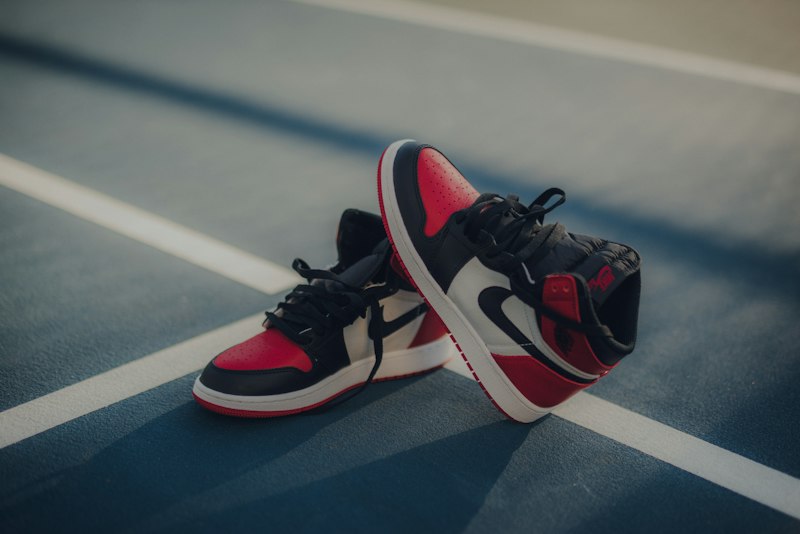 Sepatu High Top Sneakers Retro