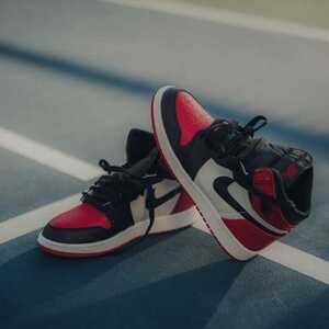 Foto Sepatu High Top Sneakers Retro