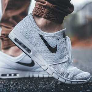 Foto Sepatu Sneakers Running Trail All-Terrain